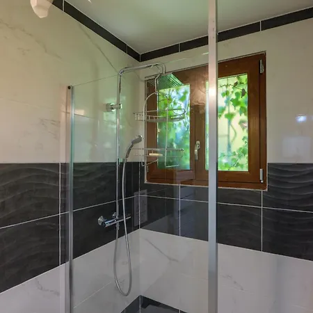 Bella Piscine & Jardin بيت للعطل
